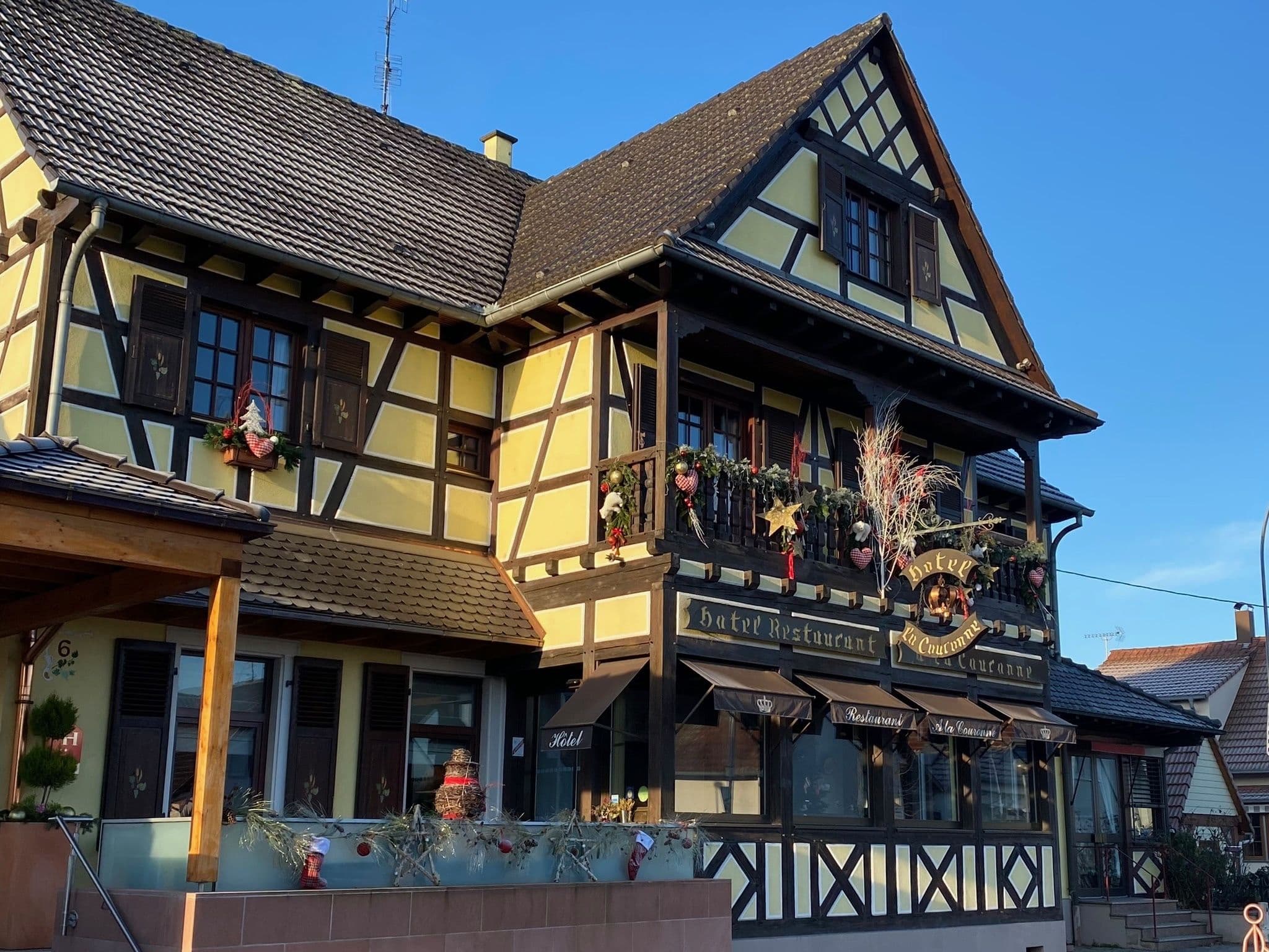 Façade à colombages de l'Hôtel-Restaurant À La Couronne