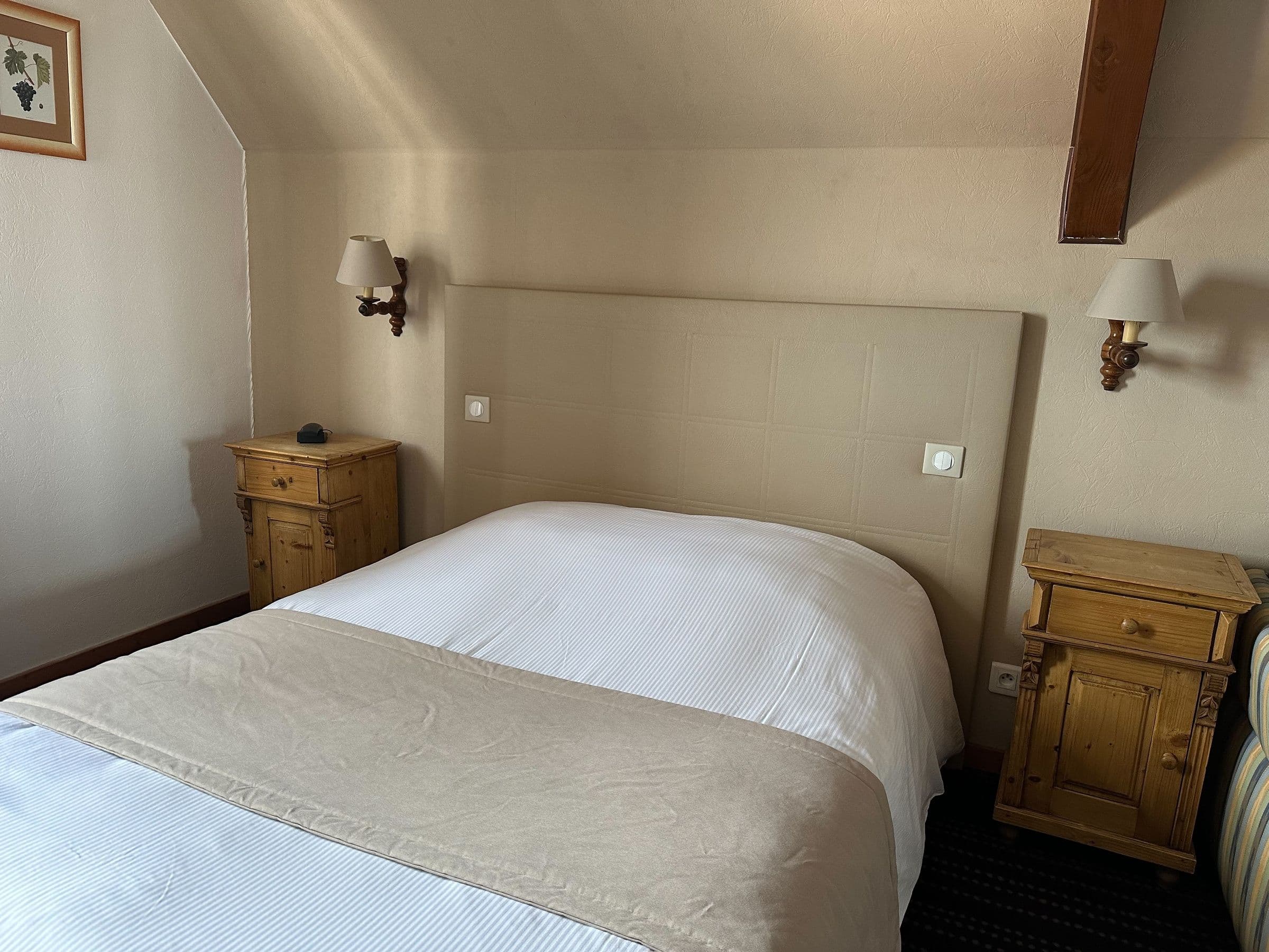 Doppelzimmer mit traditionellem blauen Akzent